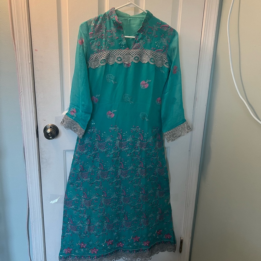 3 piece formal dress. Very beautiful work,  and color is so vibrant.